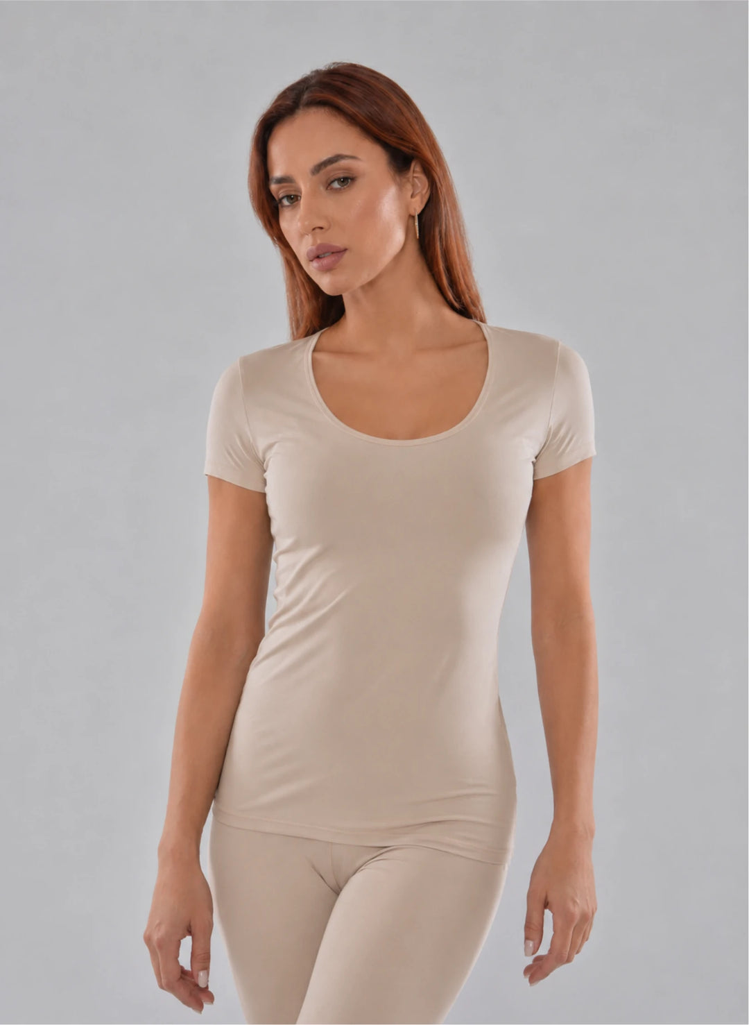 T-shirt manches courtes col rond decolleté