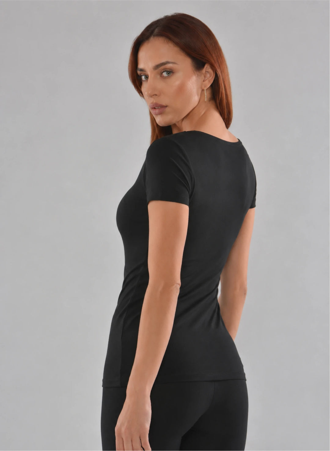 T-shirt manches courtes col rond decolleté